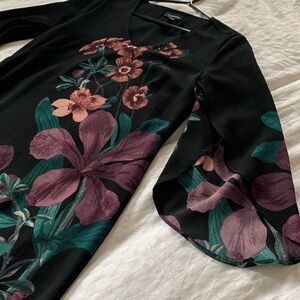 Le Chateau Women’s Sz. XS Wing Sleeved Dress